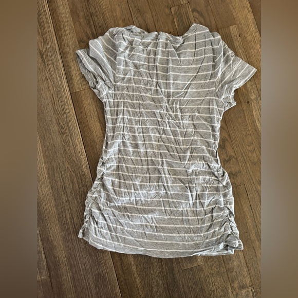 Isabel Maternity Gray Striped Women's V-Neck Top size medium - Picture 5 of 6